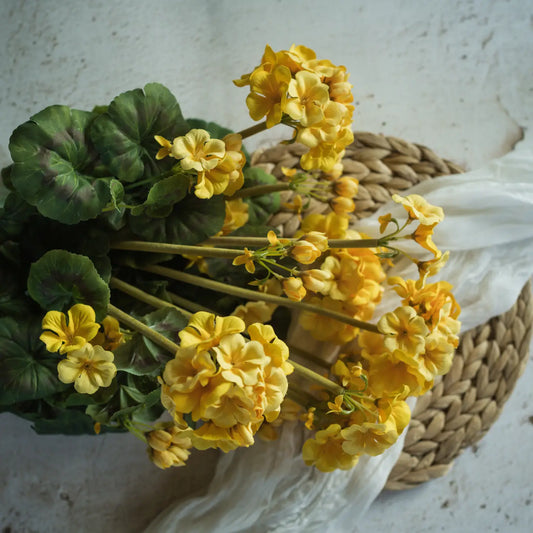 19.5" Yellow Geranium Bush