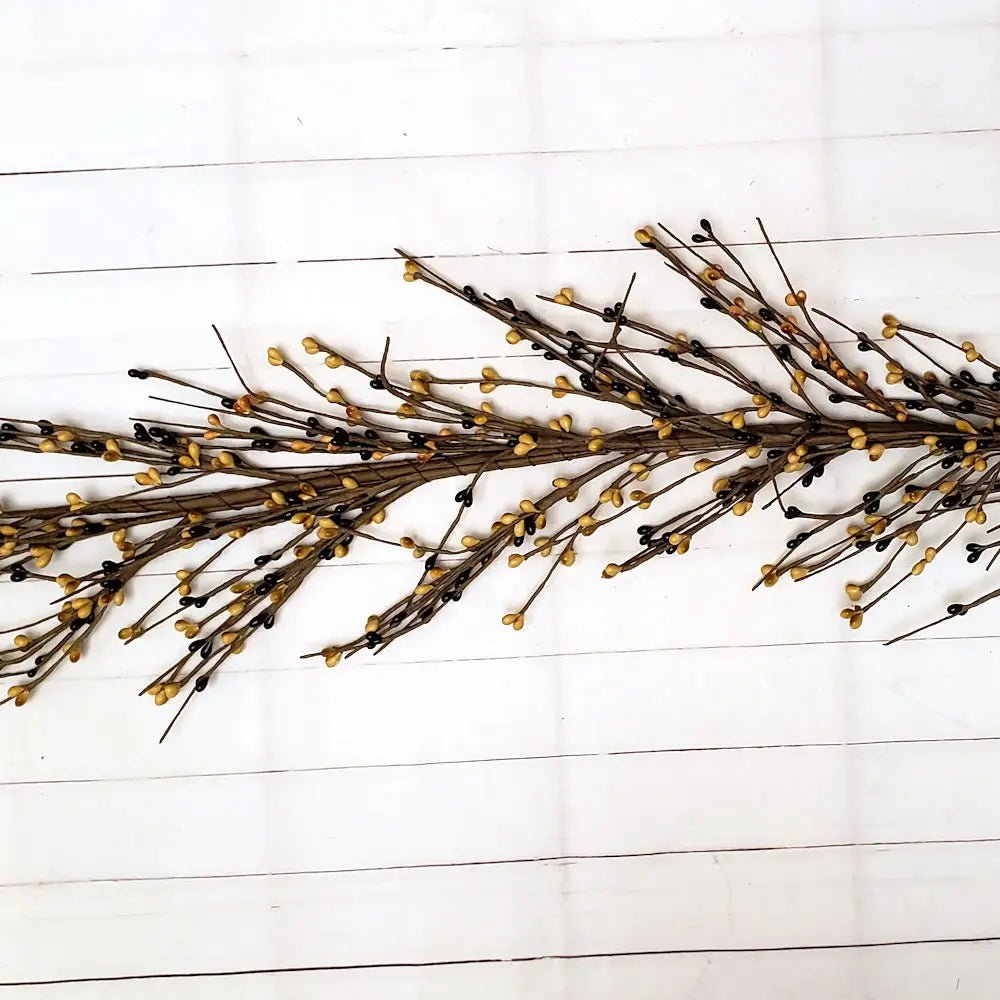 Black & Tan- 5' Pip Berry Garland